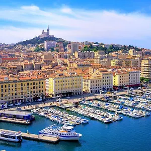  Appartement Logement Privé, Spacieux Et Moderne, Situé Entre Le Luberon, La Côte Marseillaise, La Provence Et Ses Richesses.